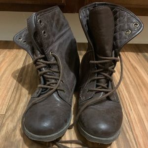 Brown combat boots with print inside